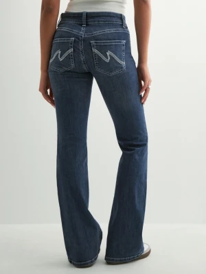 nelly low waist bootcut stitch jeans - Säljer dessa populära nelly jeans, storlek 38. Knappt använda så väldigt bra skick. Nypris 699 kronor💕