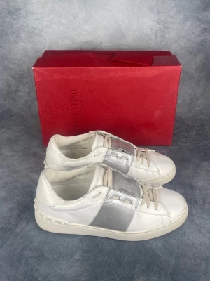 Valentino skor - Storlek: 40 || Skick:  8/10|| Nypris: Ca 6000kr || Följ för liknande produkter 🌊🍾