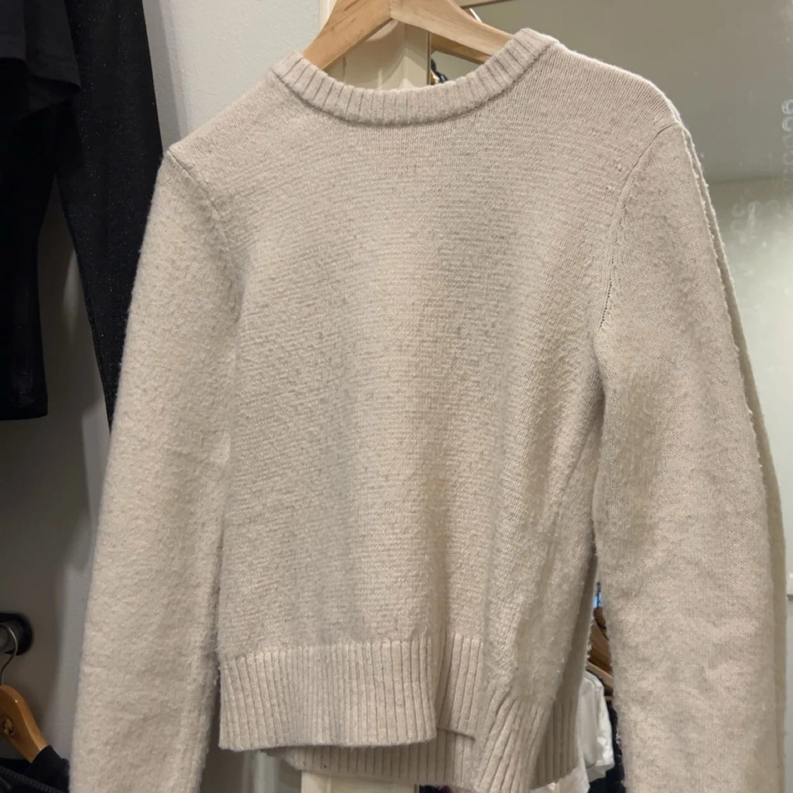 Beige stickad tröja från H&M 