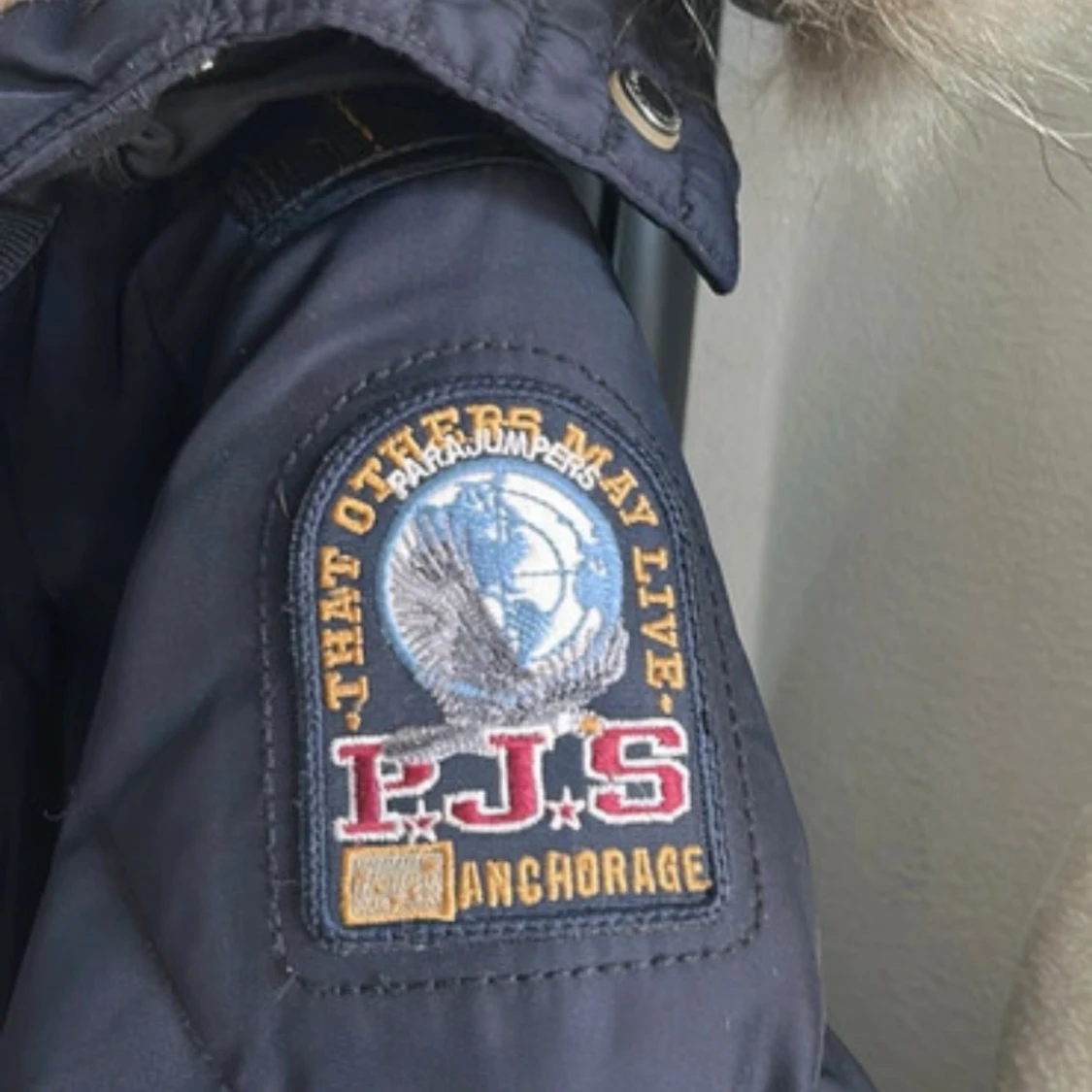 Svart lång dunjacka Parajumpers XS