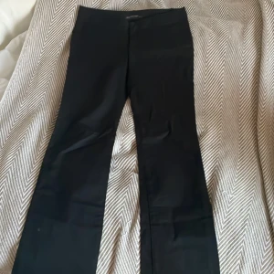 Svarta kostymbyxor från Zara Basic - Svarta kostymbyxor från Zara Basic. St 38