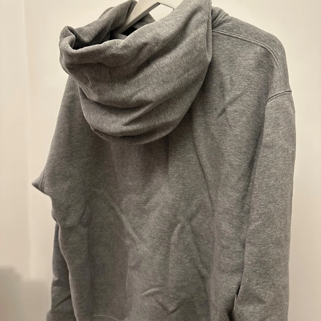 Grå hoodie från Paul & friends - 2