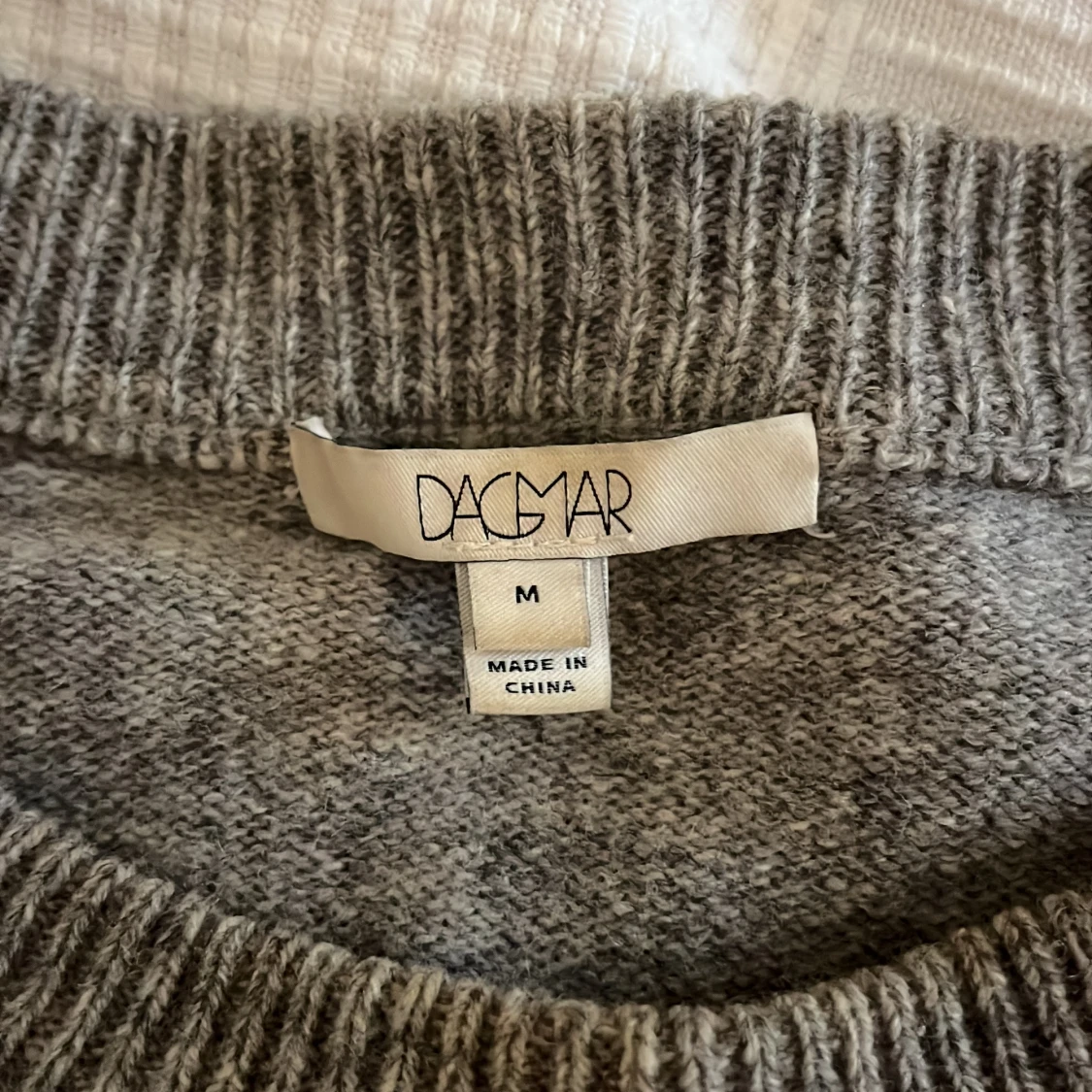 Grå stickad tröja från Dagmar - 2