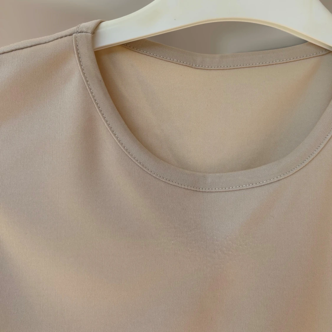 Beige ärmlös topp - 1