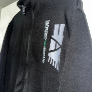 EA7 tröja  - Sälj då den inte används längre och är för liten för mig. 