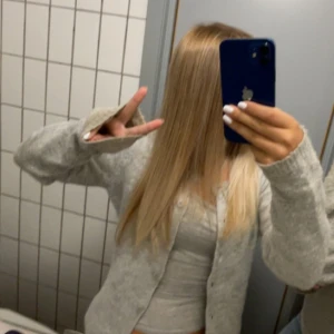 Grå stickad mjuk kofta  - Storlek xs