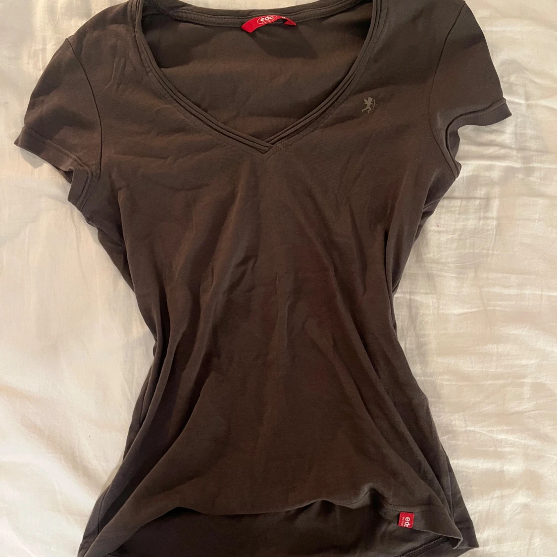 Brun v-ringad topp från EDC by Esprit