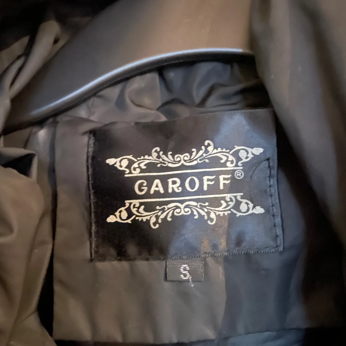 Svart lång pufferjacka från Garoff - 2