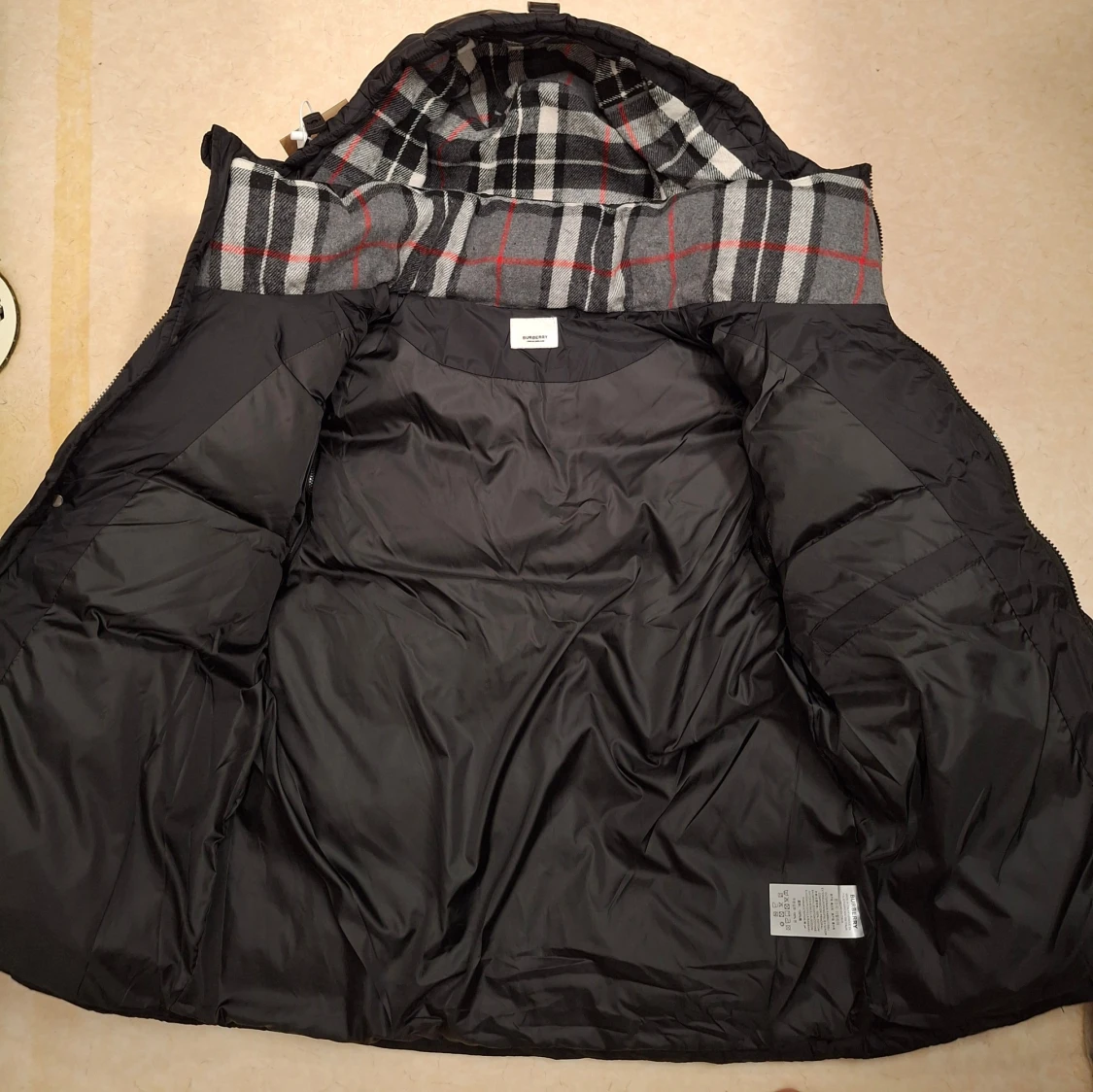 Svart pufferjacka från Burberry - 1