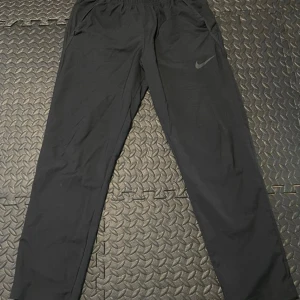 Nike dri fit byxor  - Storlek m, nypris var 1000kr inga konstigheter 