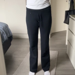 Blåa byxor  - Köpt för 200kr på lager 157. Fint skick o inga defekter 