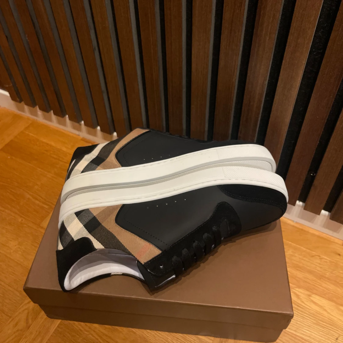 Burberry sneakers med rutigt mönster - 4