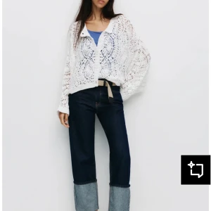 Virkad kofta - Virkad kofta ifrån pull and bear i storlek xs/s (den är oversized), använd men fortfarande i fint skick, tillägger att koftan är kortare i bak!