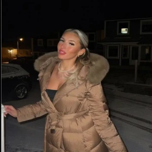 SÖKER!!  - SÖKERR! Lilly jackan från Fur Stockholm eller Femenine. Xs eller S