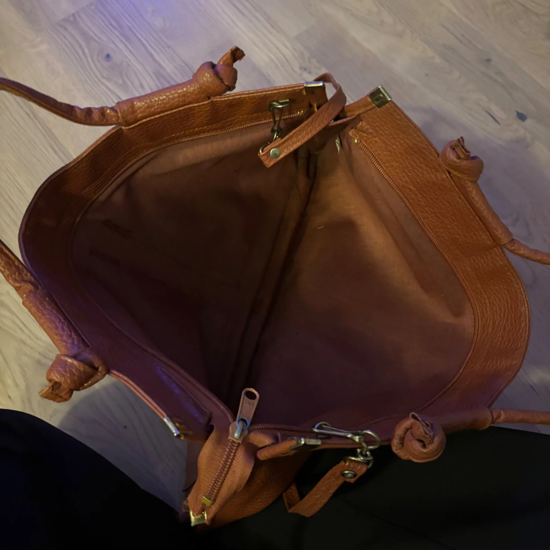 Brun portfölj i skinn med dragkedja - 2