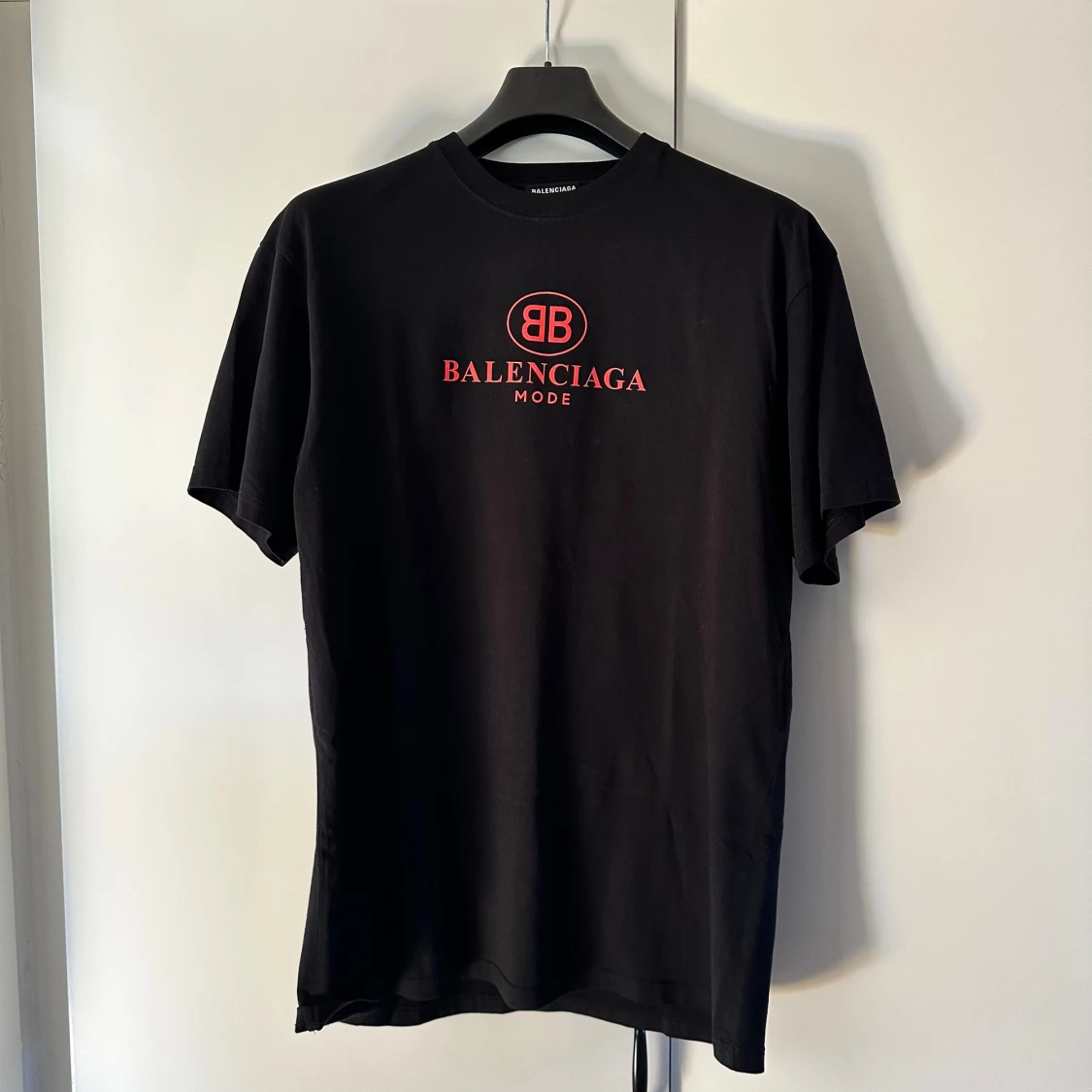 Svart Balenciaga t-shirt med röd logga