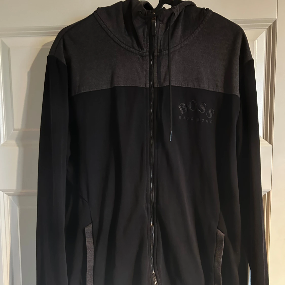 Svart hoodie från Hugo Boss