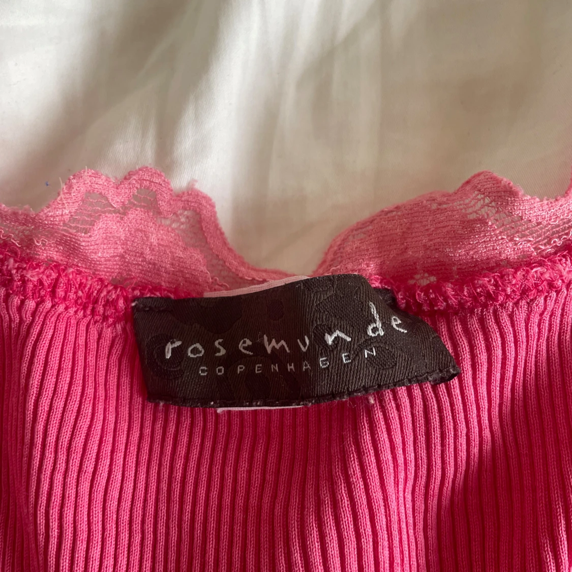 Rosa ribbad linnetopp från Rosemunde - 2