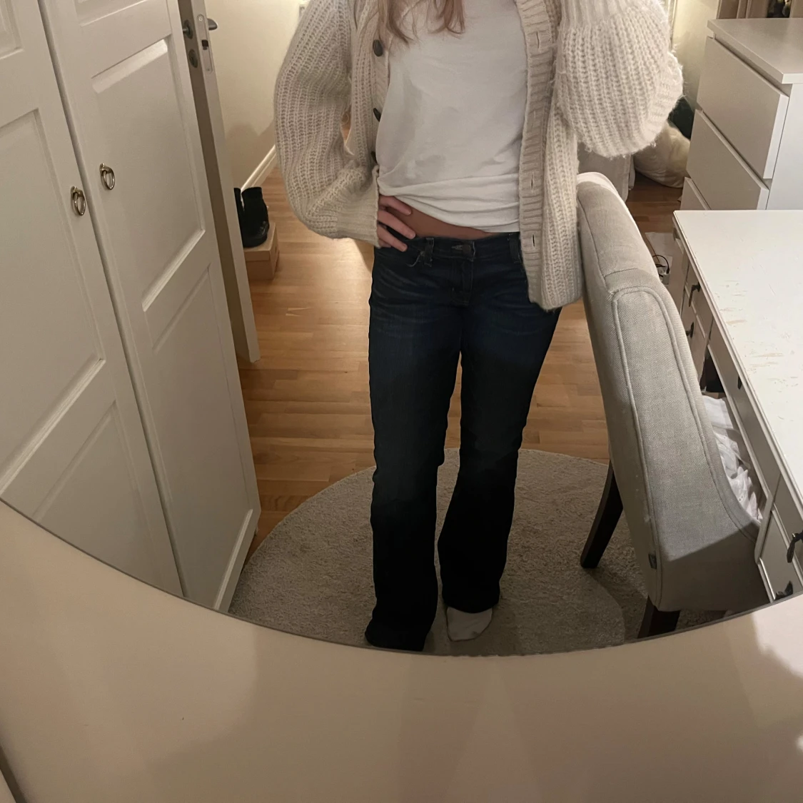 Lågmidjade utsvängda jeans - 3