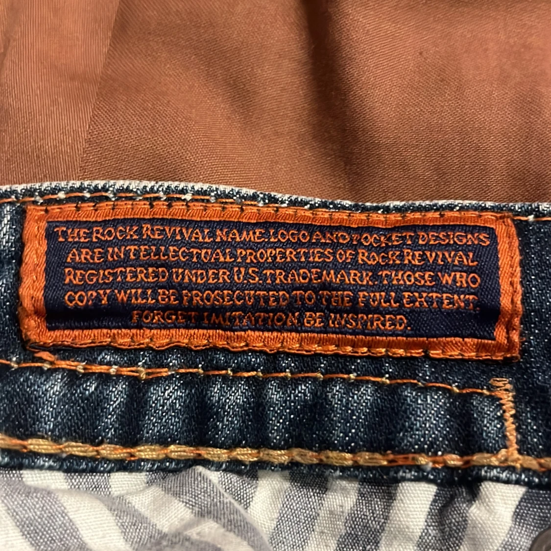 Rock Revival jeans med snygga detaljer - 4