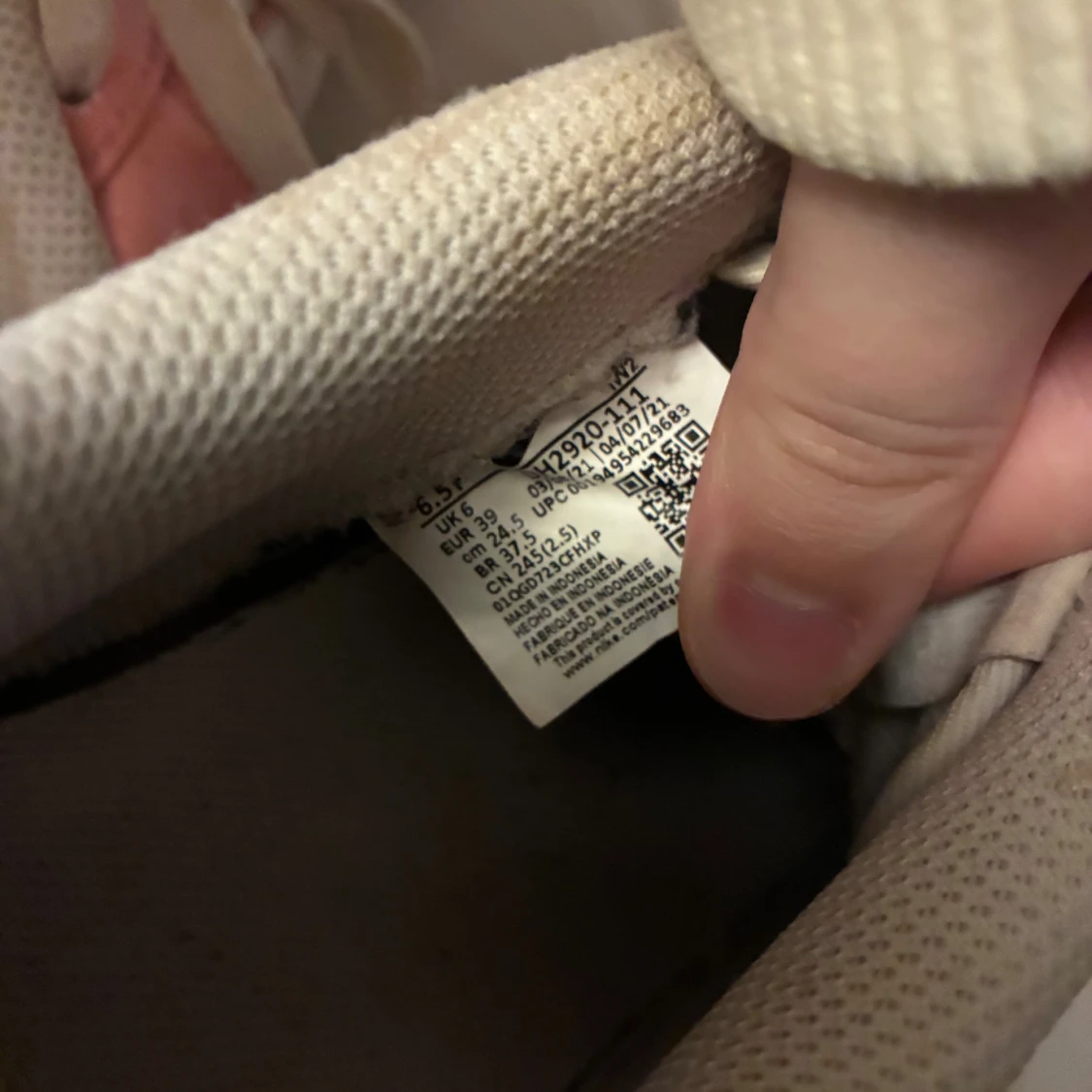 Nike Air Force 1 rosa och vita sneakers - 4