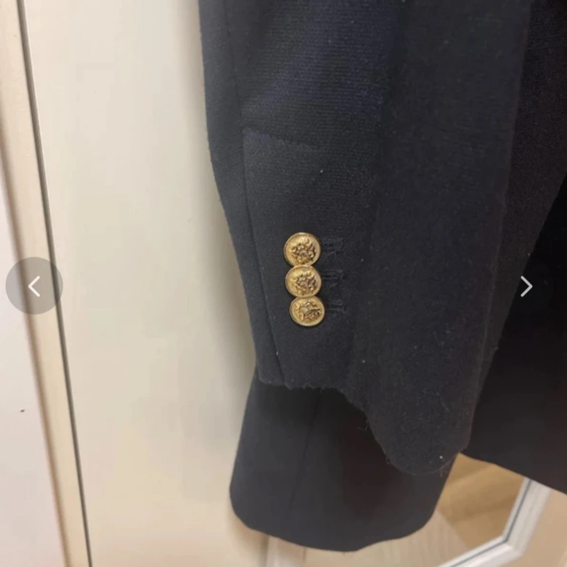 Svart kappa  från Zara Basic med guldknappar - 1