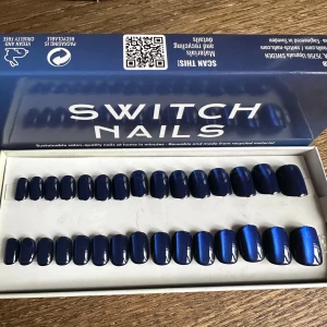 Switch Nails Sapphire Cat Eye Square Extra Short - Helt oanvända Switch Nails i färgen Sapphire Cat Eye. Form: Square Extra Short Alla tillbehör följer med. 