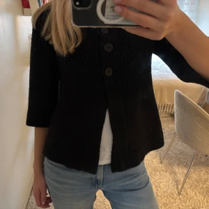 Trekvartsärmad tröja  - Svart glittrig trekvartsärmad tröja💗