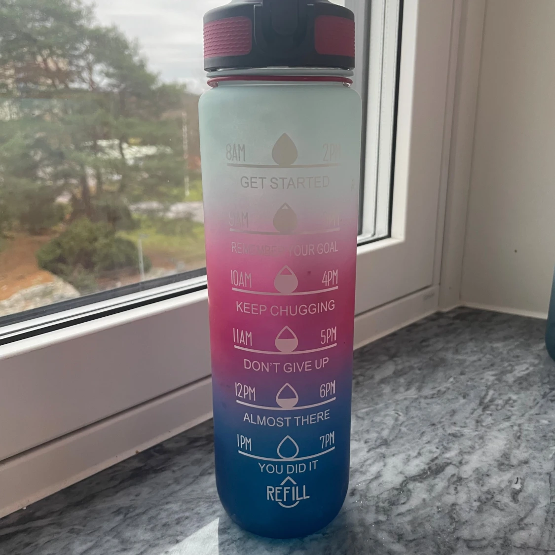 En färgglad vattenflaska 