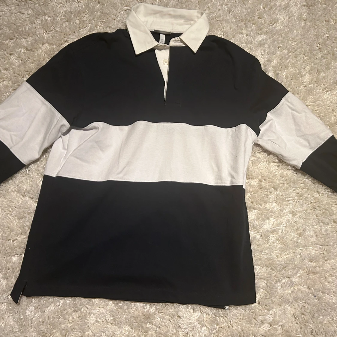 Randig pikétröja från H&M svart/vit