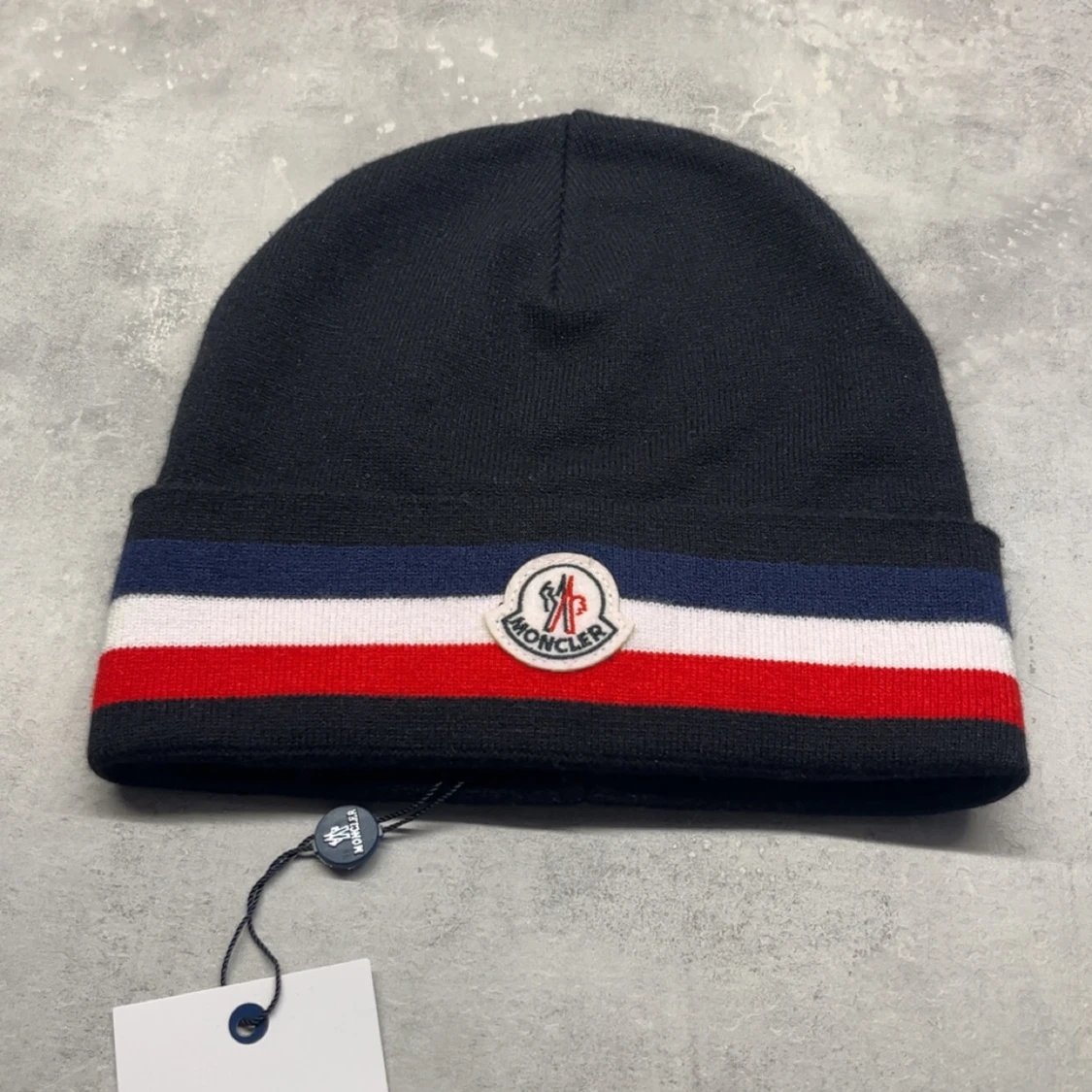 Moncler mössa med ränder