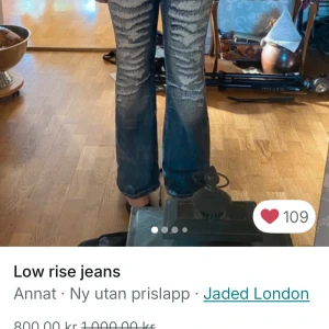 Blå zebra-mönstrade jeans Jaded London - Säljer ett par blå jeans från Jaded London med coolt zebramönster framtill. Byxorna har låg midja, bootcut.  Jag har aldrig använt dom då dom inte passade när jag köpte dom. Storlek W24.  