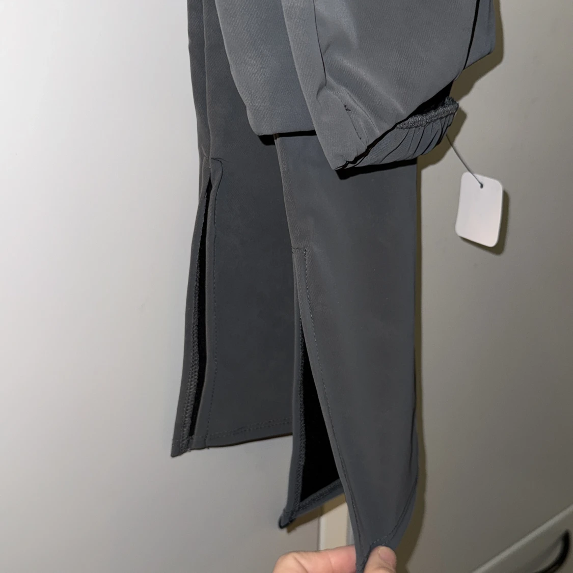 Gråa byxor från Fashion Nova - 1