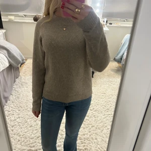 Stickad tröja - Stickad fin beige tröja från VERO MODA❤️