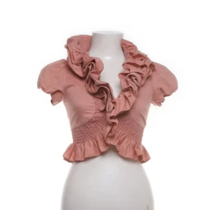 Bolero - Snygg rosa bolero med snygga volangdetaljer 