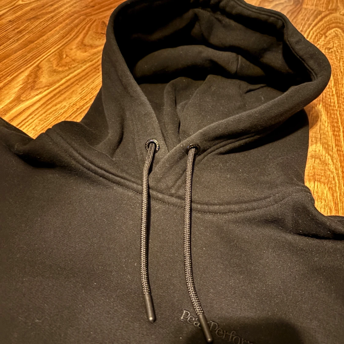 Peak Performance Hoodie – svart klassiker🖤 - 1