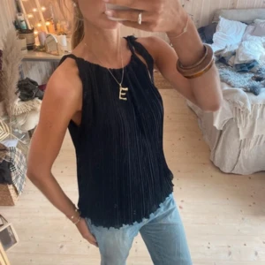 Neo noir topp - SÅÅ snygg halterneck