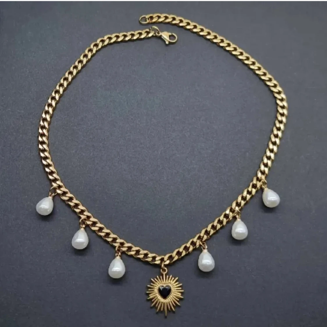 Handgjort halsband  - 1