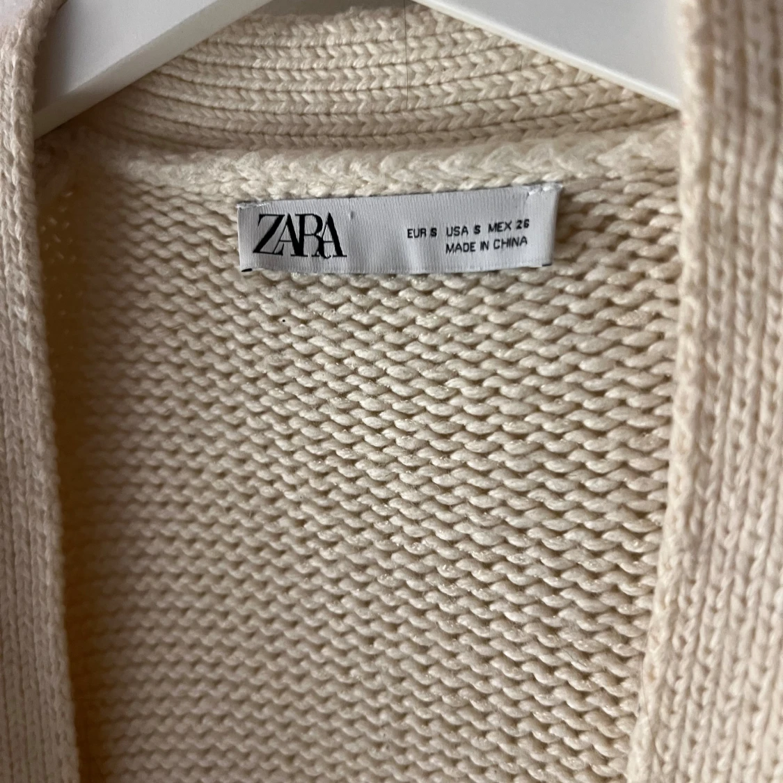 Beige stickad kofta från Zara - 1