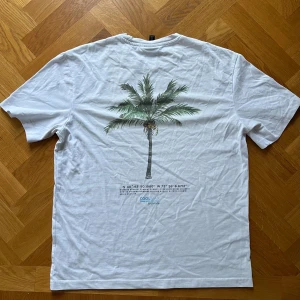 Tshirt - Tshirt med tryck från HM