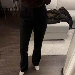 Vilma Flare Kostymbyxa Regular Length - Oanvända, normal i storleken. Nypris 499:-.