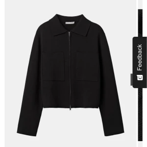 Mörkblå overshirt med dragkedja - Köpt för 599 kr, kan inte hitta att den finns kvar på hemsidan i denna färg längre