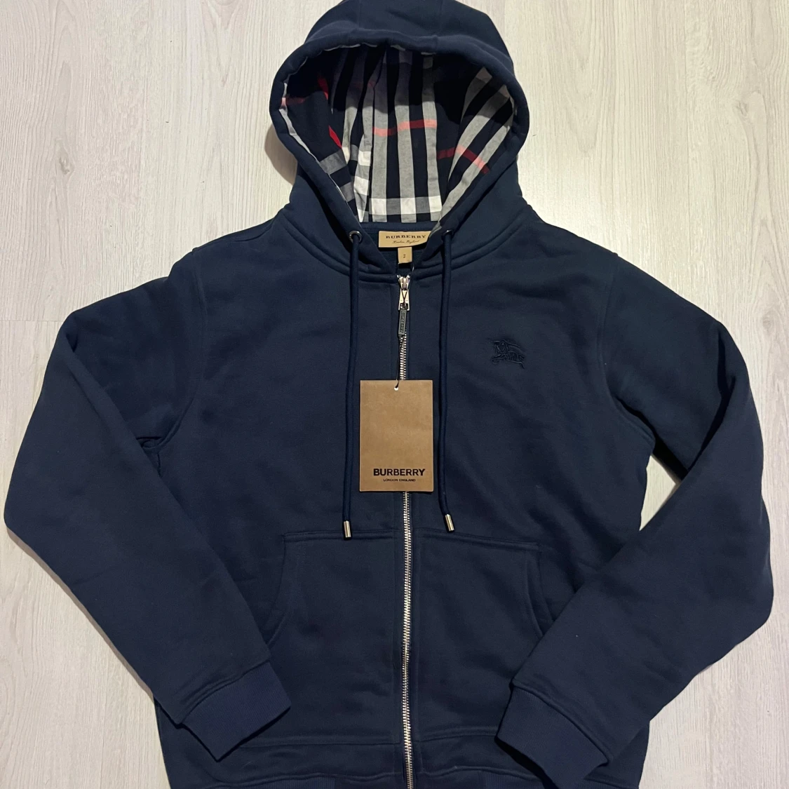 Marinblå Burberry hoodie med dragkedja