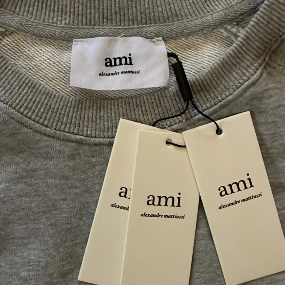 Grå sweatshirt från Ami Paris - 2