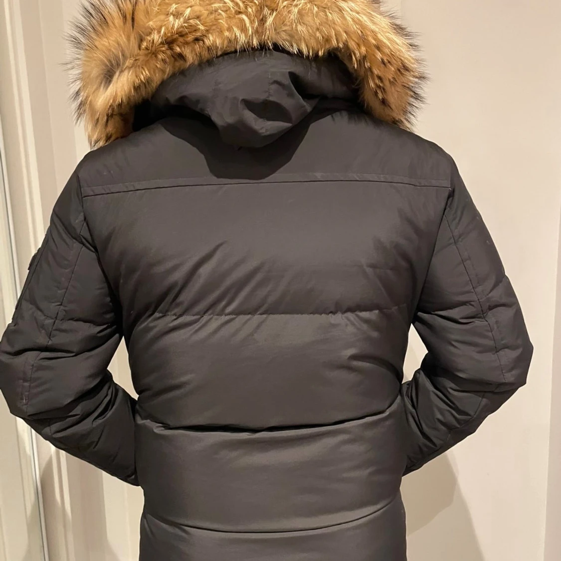 Svart dunjacka med päls från Cedrico - 1