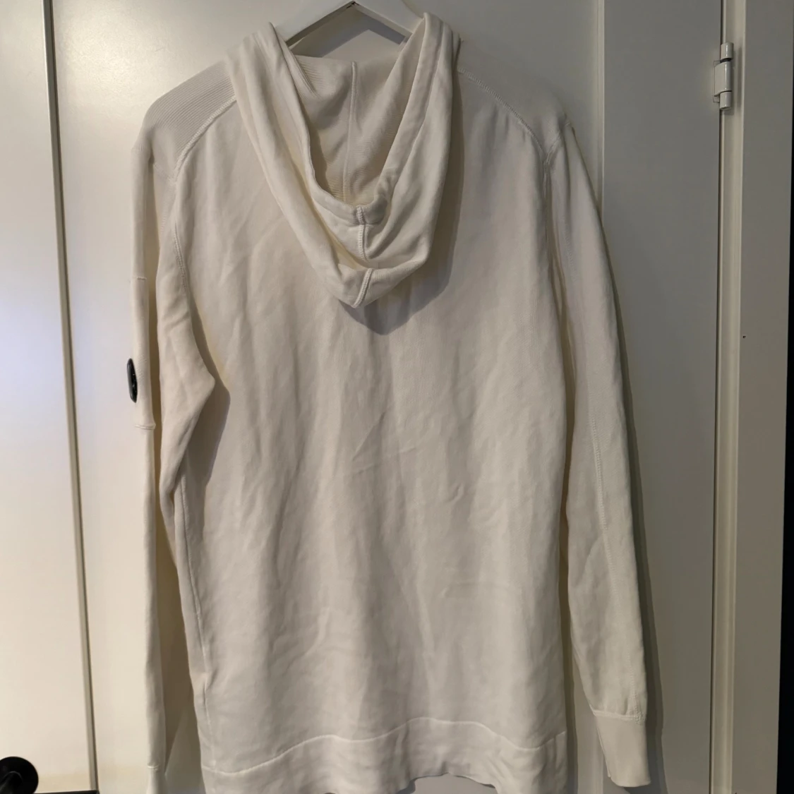 Vit hoodie från C.P. Company - 3