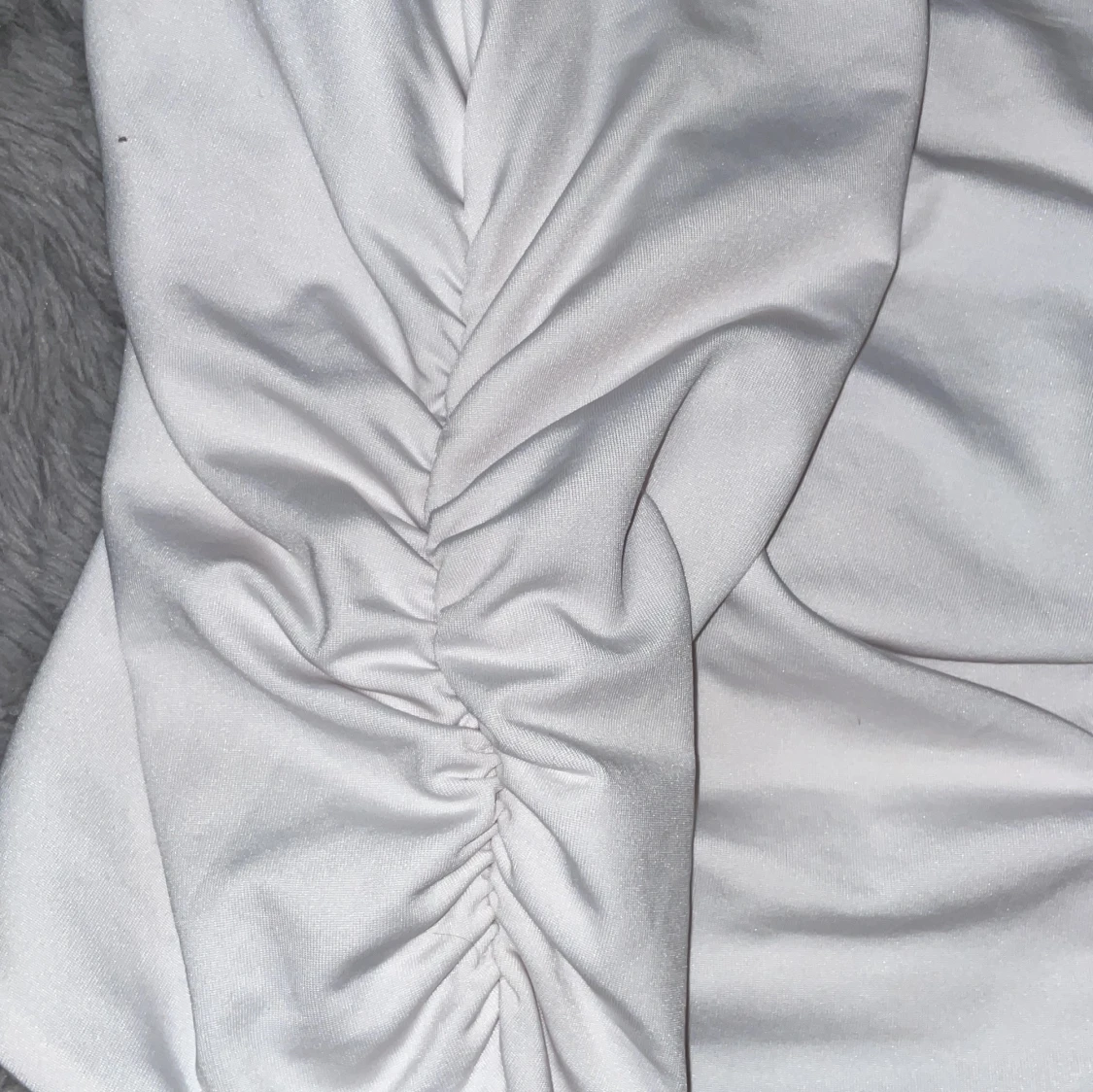 Vit omlott linnetopp från Amisu - 1