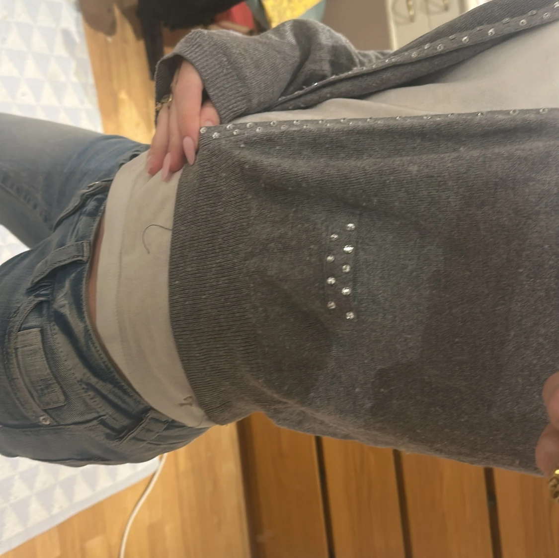 Grå kofta med pärldetaljer från H&M - 1