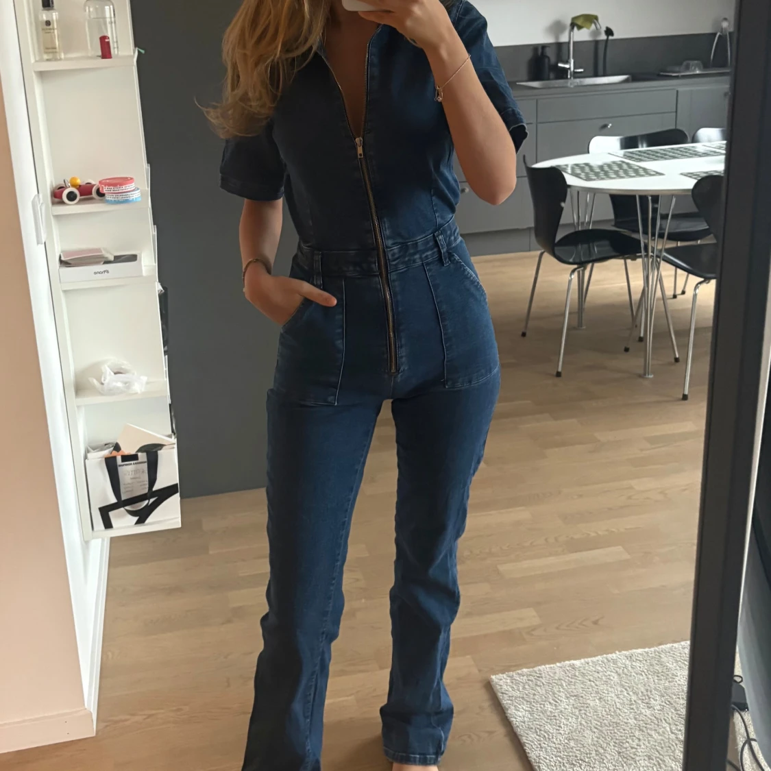 Mörkblå denim jumpsuit med dragkedja - 1