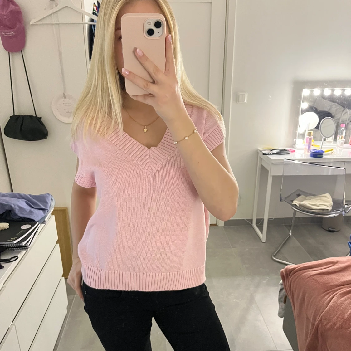 Rosa stickad väst - 1